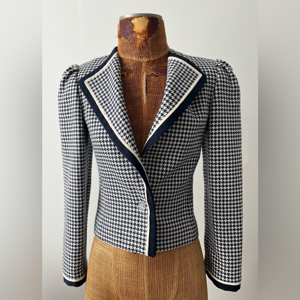 Elegant Louis Feraud Houndstooth Women's Blazer